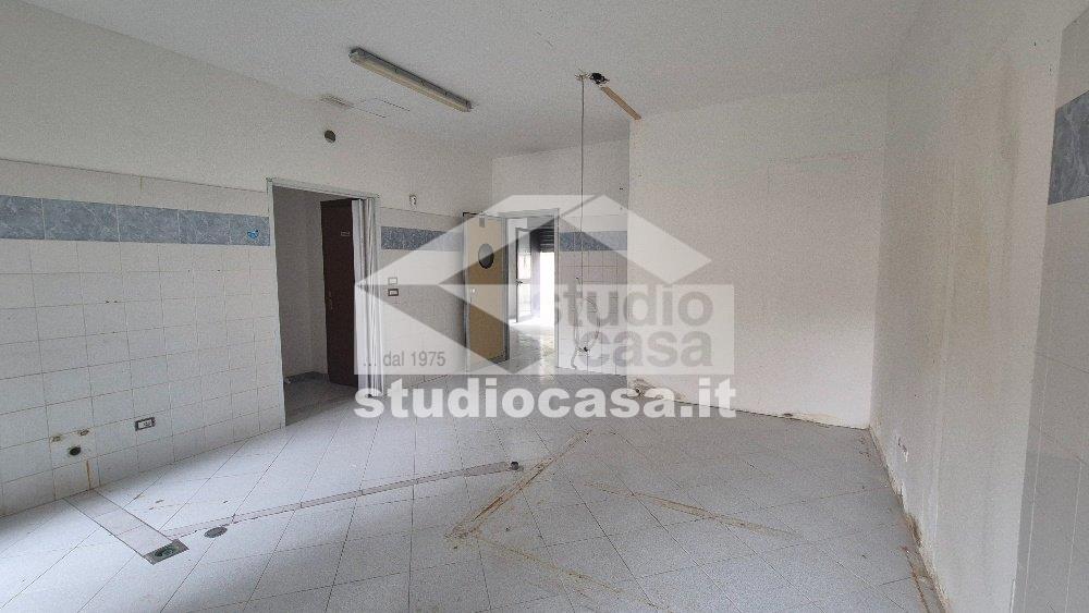 Negozio in vendita a Melzo