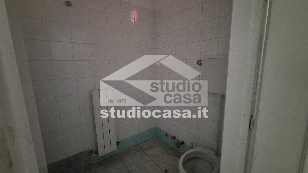 Negozio in vendita a Melzo