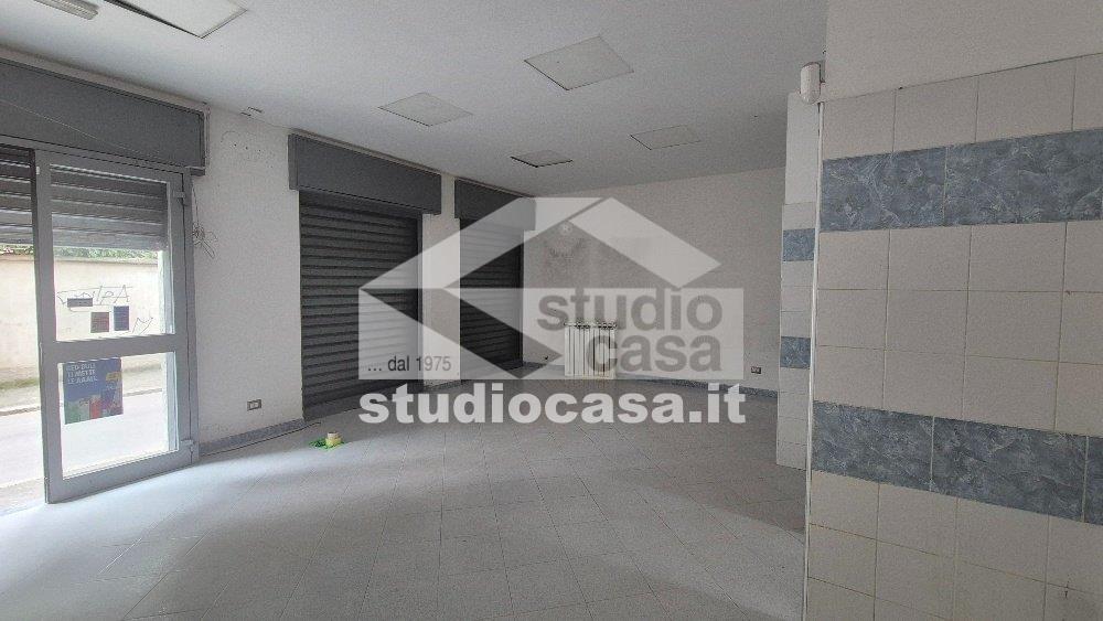 Negozio in vendita a Melzo