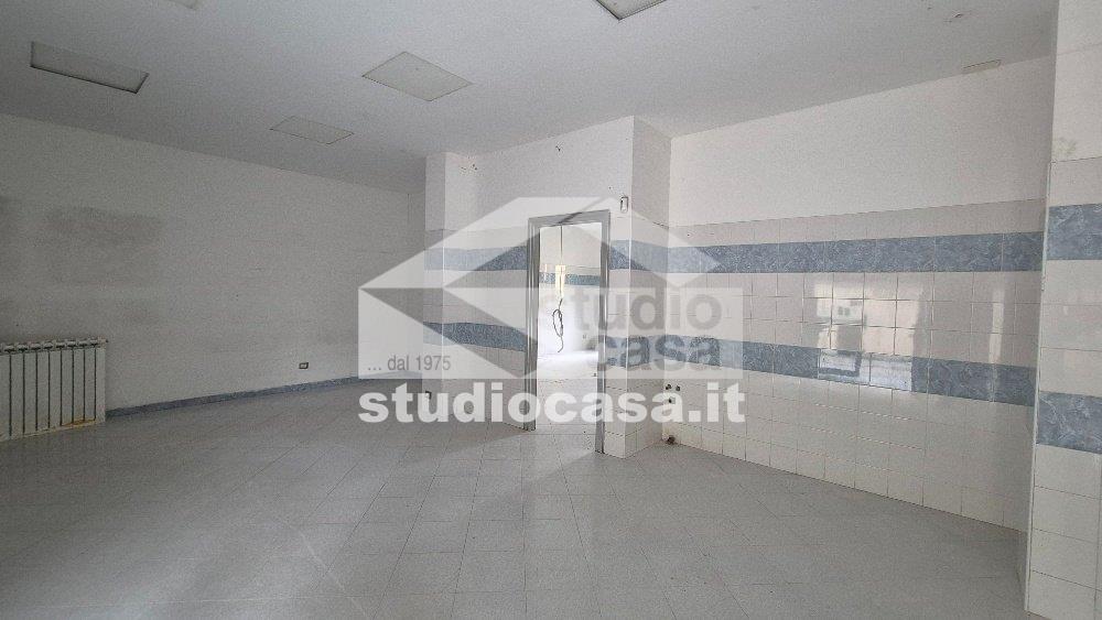 Negozio in vendita a Melzo