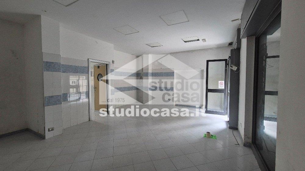 Negozio in vendita a Melzo