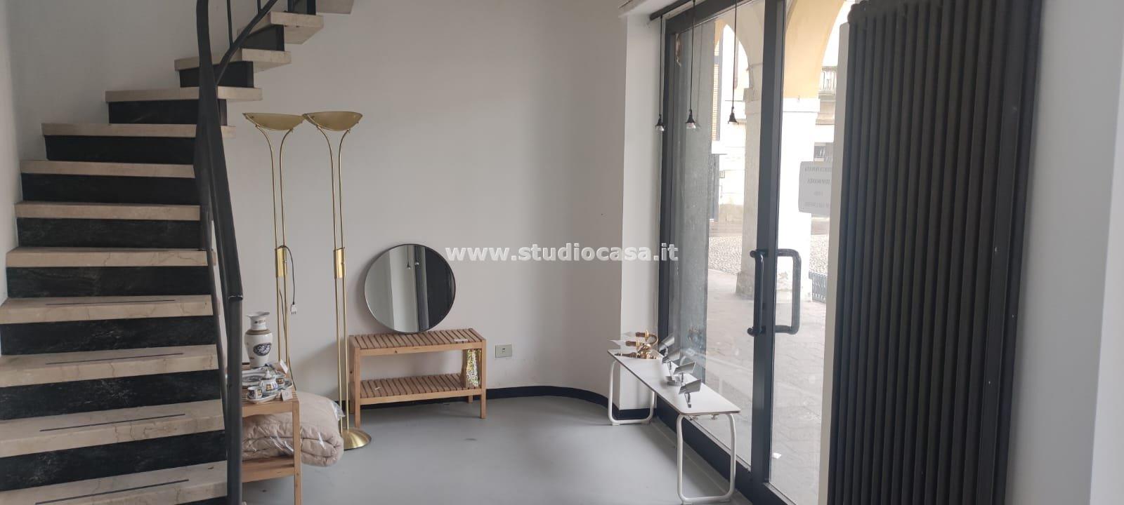 Negozio in vendita a Melzo