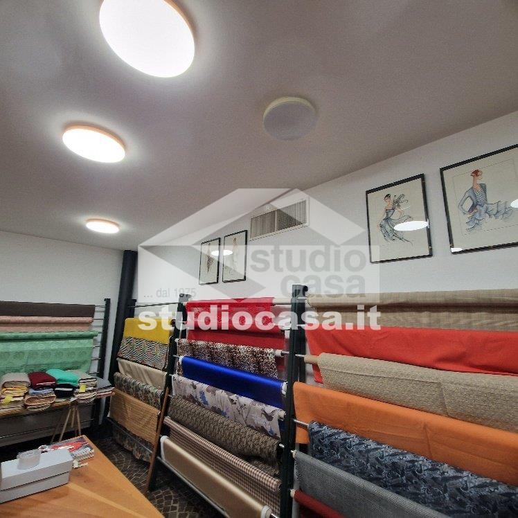 Negozio in vendita a Melzo