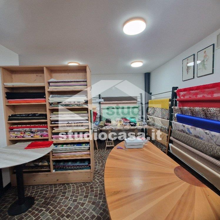 Negozio in vendita a Melzo