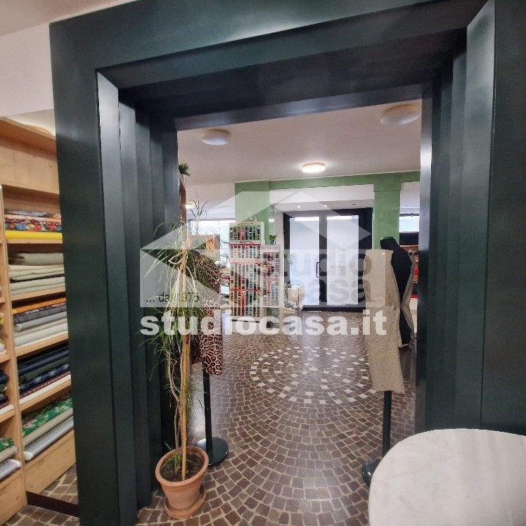 Negozio in vendita a Melzo