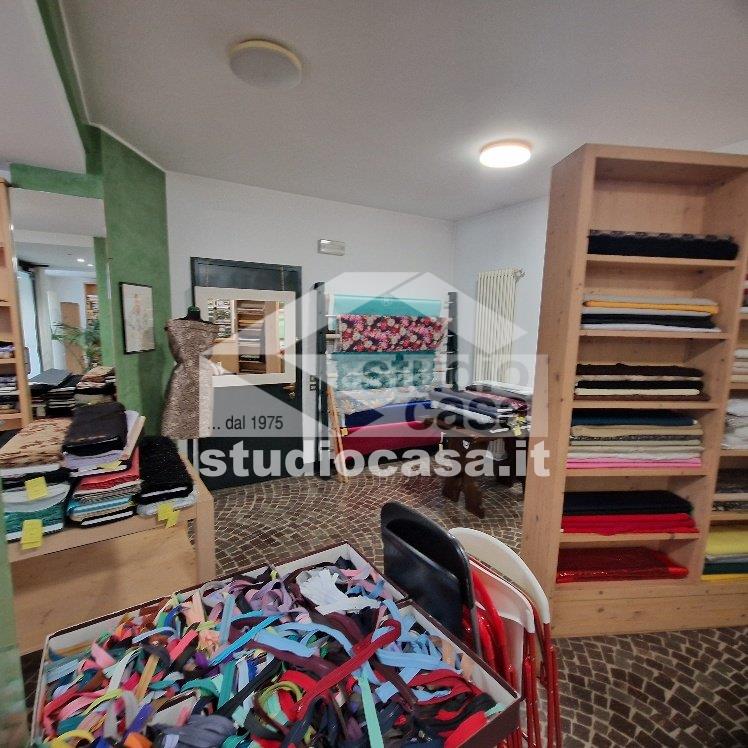 Negozio in vendita a Melzo