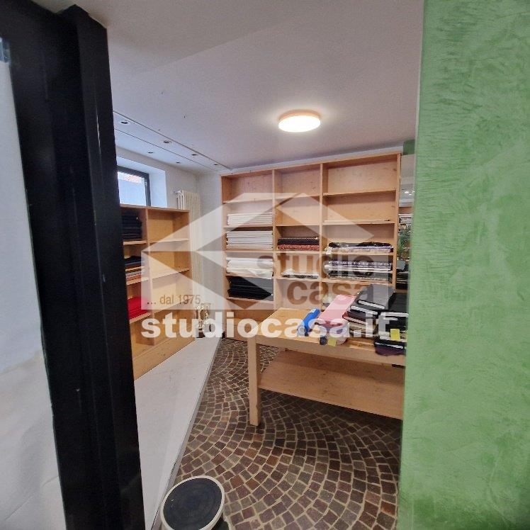 Negozio in vendita a Melzo
