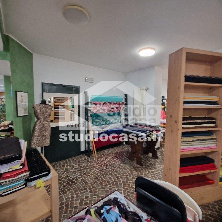 Negozio in vendita a Melzo