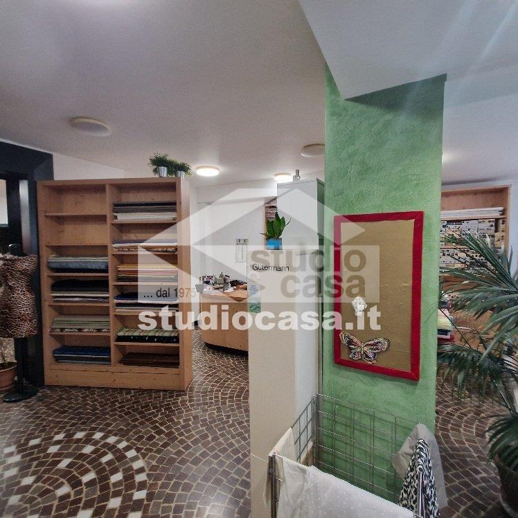 Negozio in vendita a Melzo