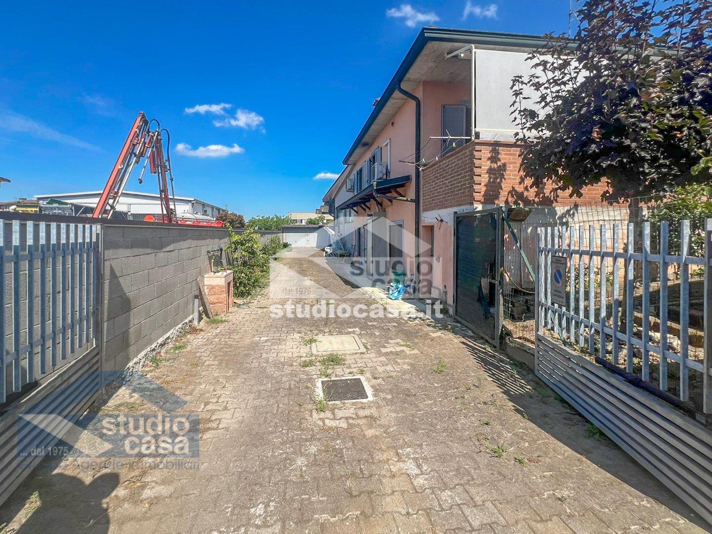 Capannone in vendita a Borgo San Giovanni