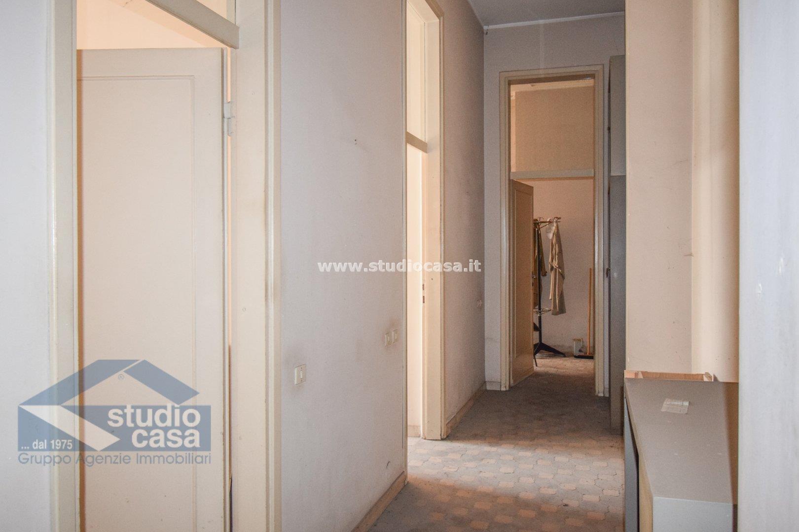 Magazzino in vendita a Lodi