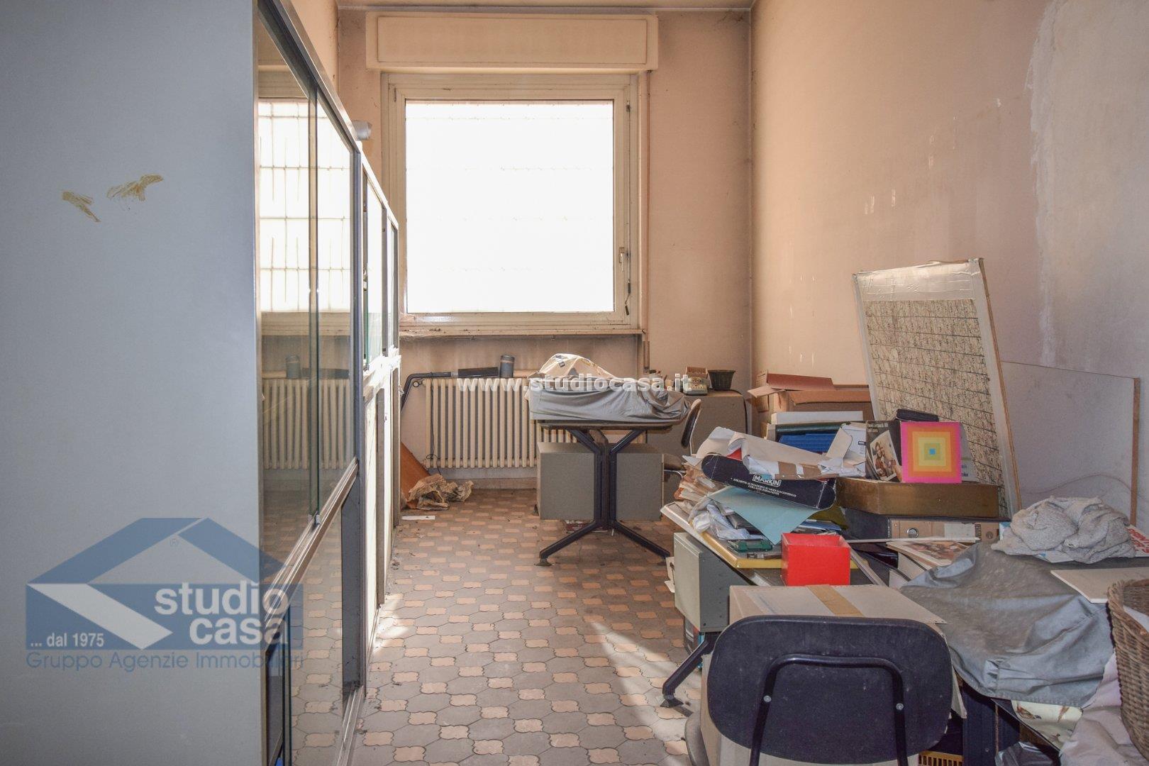 Magazzino in vendita a Lodi