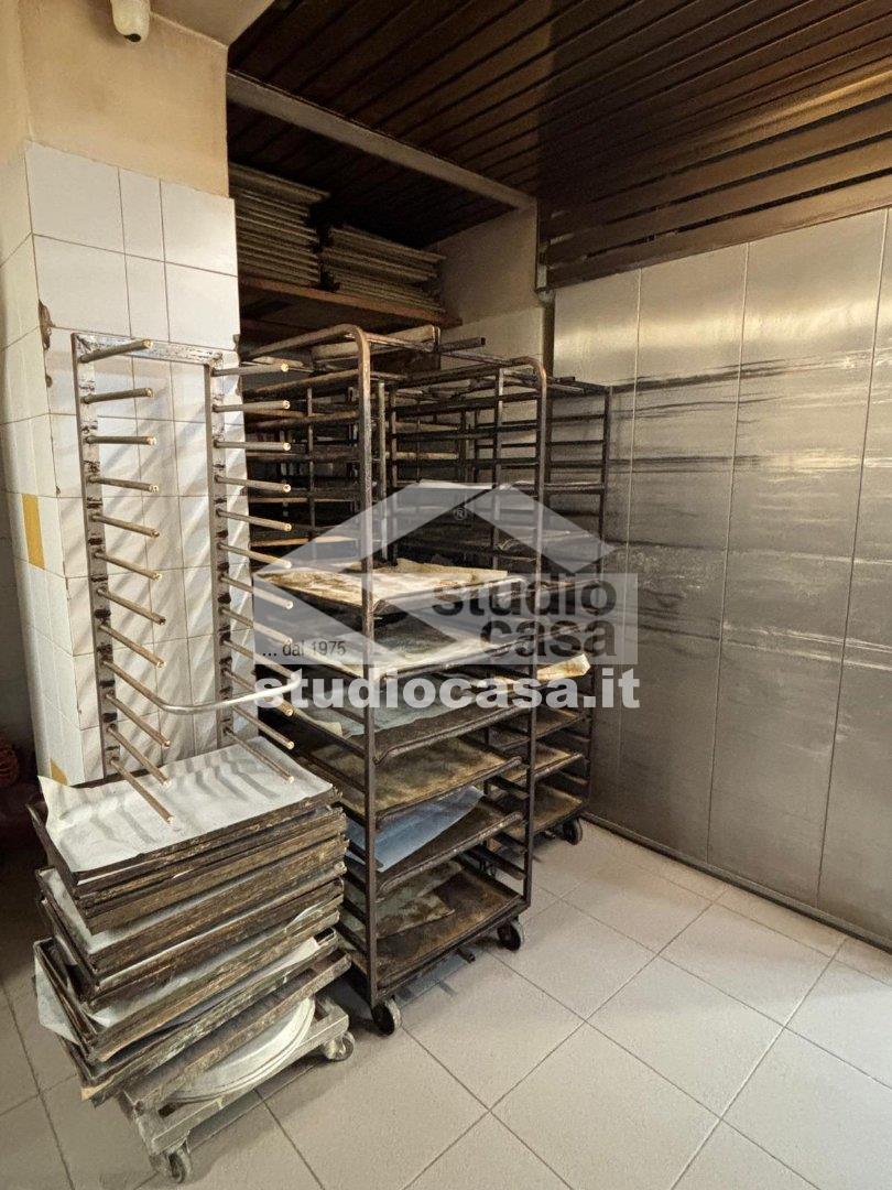 Panificio in vendita a Vidigulfo