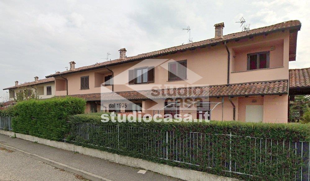 Villa Bifamiliare in vendita a Vellezzo Bellini