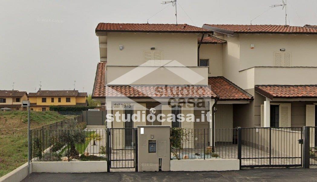 Villa Bifamiliare in vendita a Vellezzo Bellini