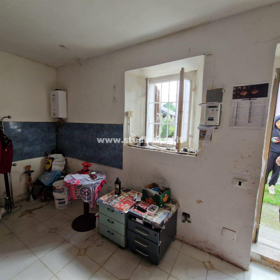 Casa Unifamiliare in vendita a Vellezzo Bellini
