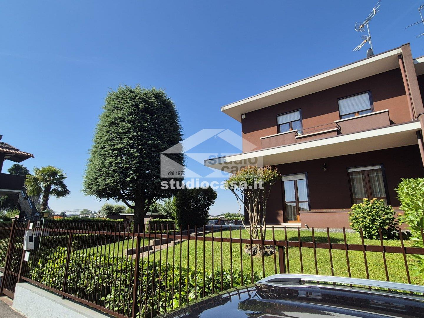 Villa a schiera di testa in vendita a Pieve Emanuele