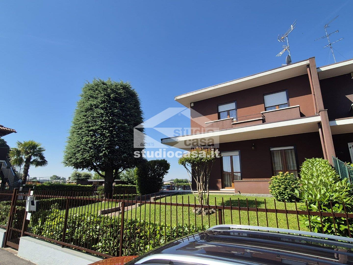 Villa a schiera di testa in vendita a Pieve Emanuele