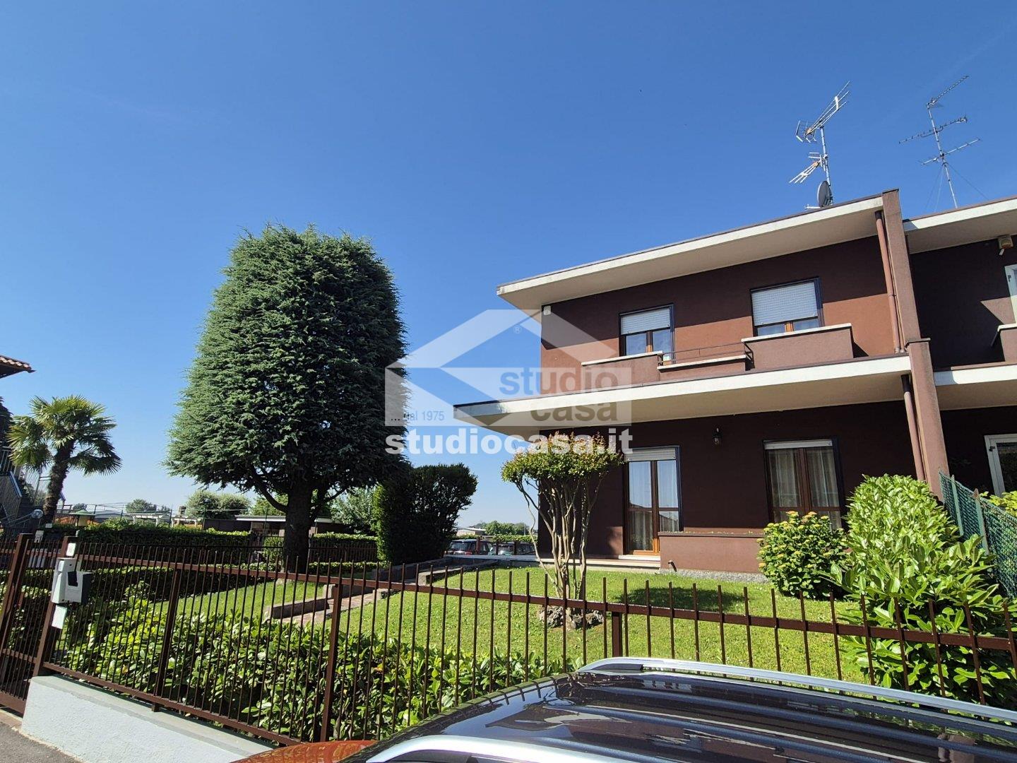 Villa a schiera di testa in vendita a Pieve Emanuele