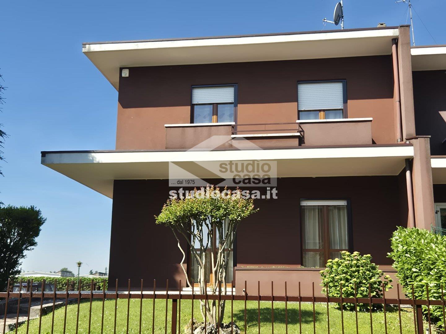 Villa a schiera di testa in vendita a Pieve Emanuele