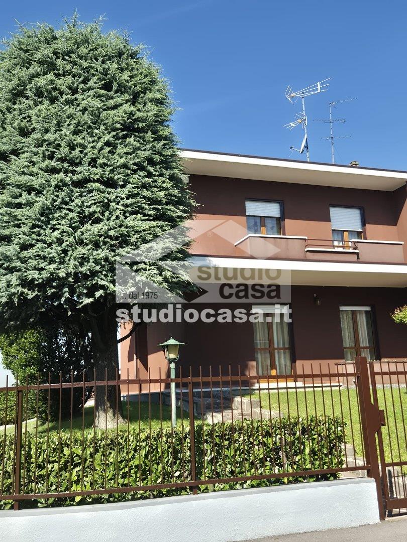 Villa a schiera di testa in vendita a Pieve Emanuele