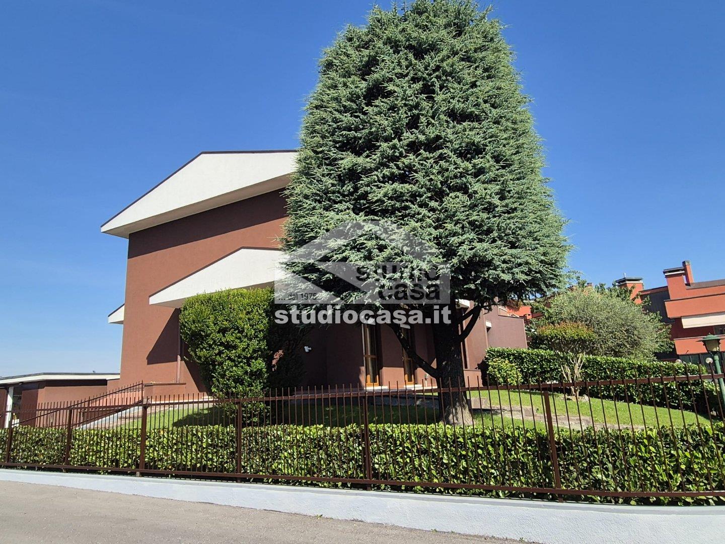 Villa a schiera di testa in vendita a Pieve Emanuele