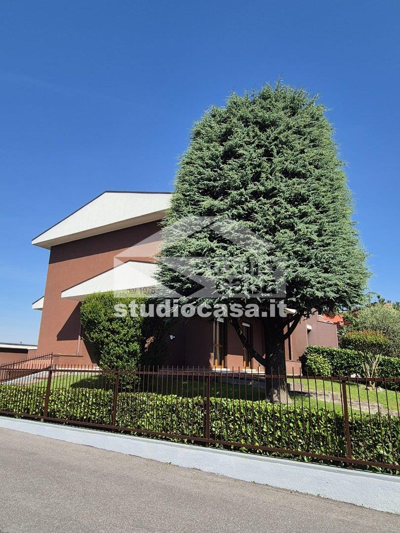 Villa a schiera di testa in vendita a Pieve Emanuele