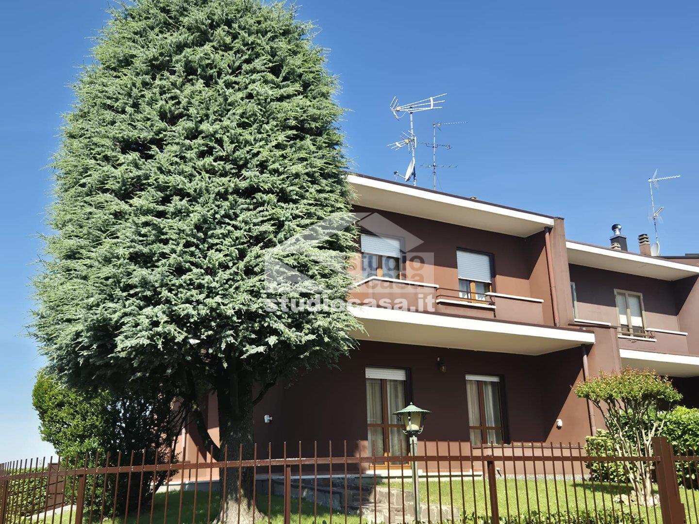 Villa a schiera di testa in vendita a Pieve Emanuele