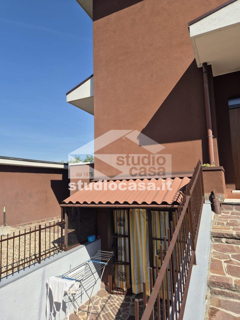 Villa a schiera di testa in vendita a Pieve Emanuele