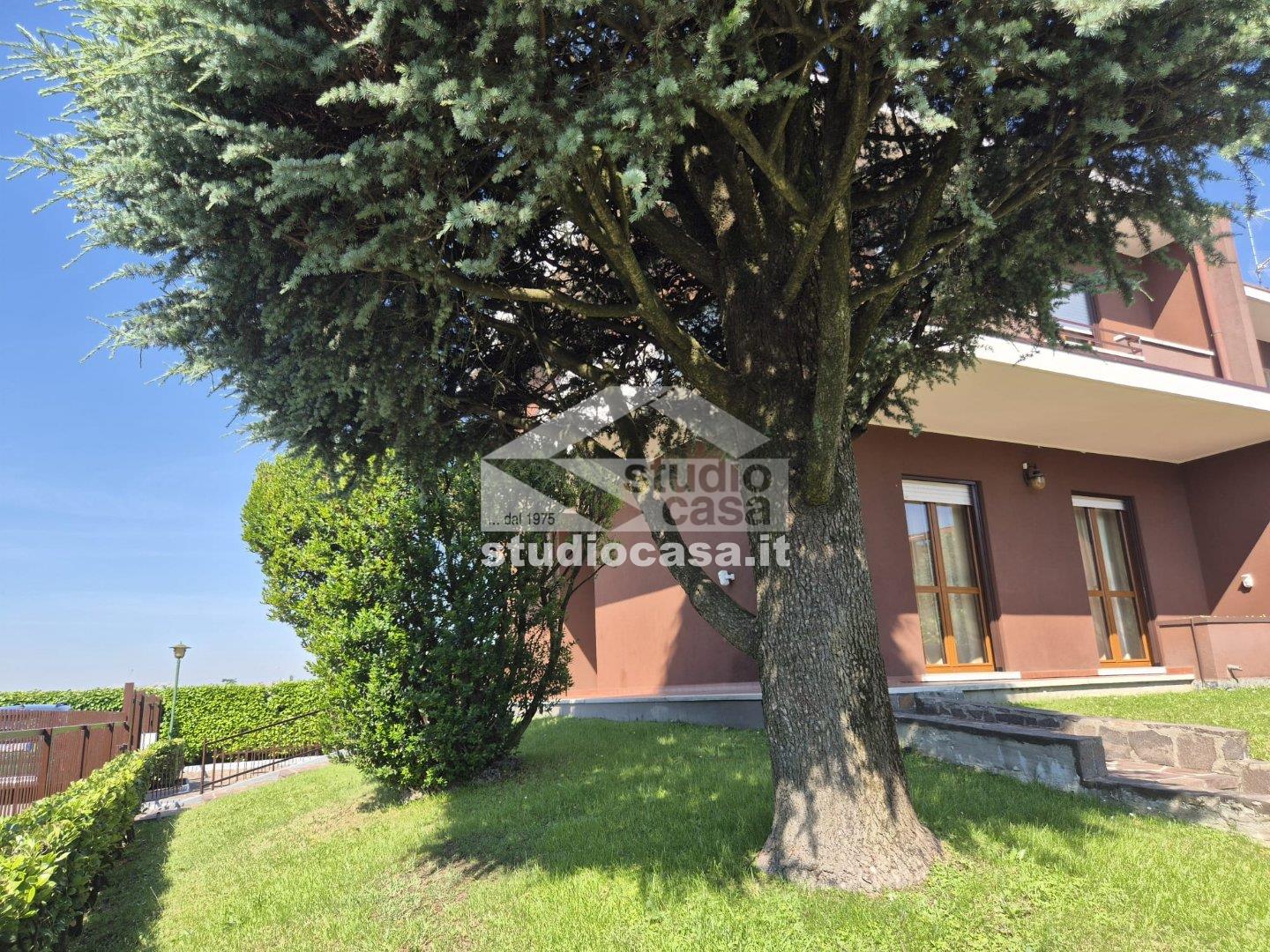 Villa a schiera di testa in vendita a Pieve Emanuele