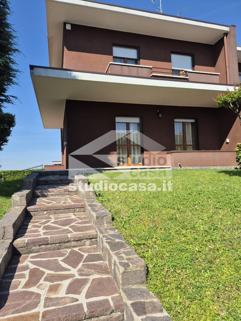 Villa a schiera di testa in vendita a Pieve Emanuele
