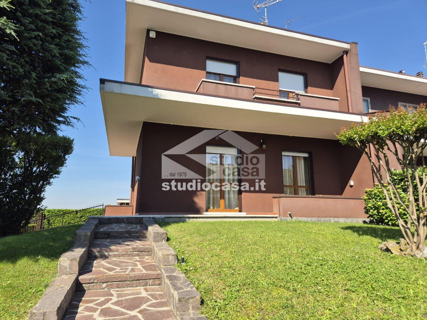 Villa a schiera di testa in vendita a Pieve Emanuele