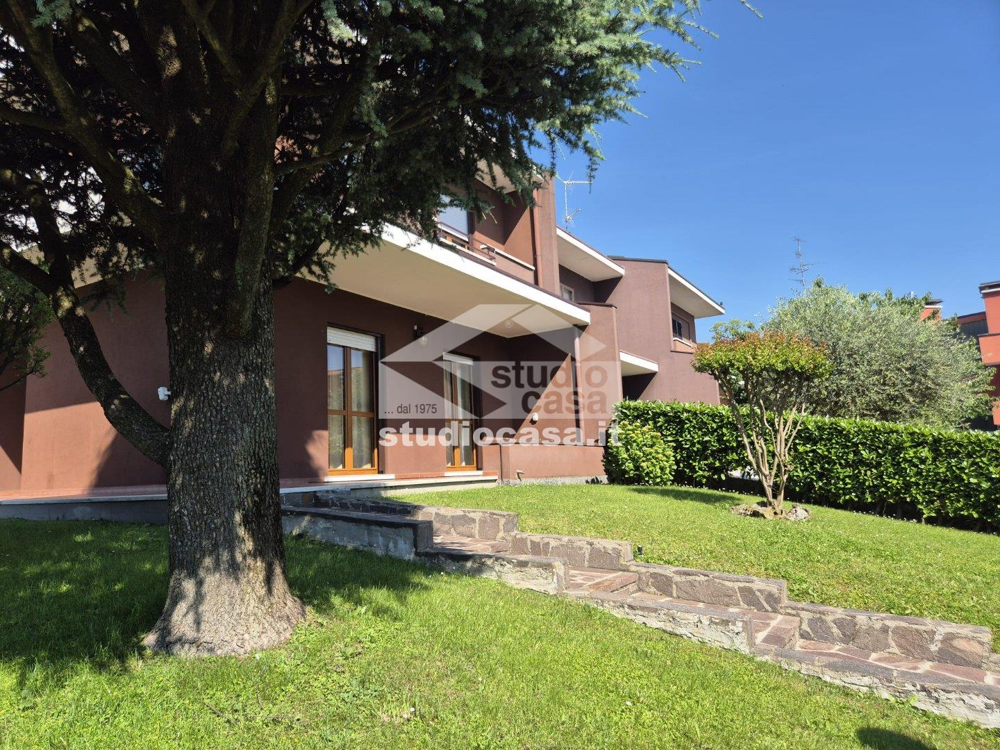 Villa a schiera di testa in vendita a Pieve Emanuele