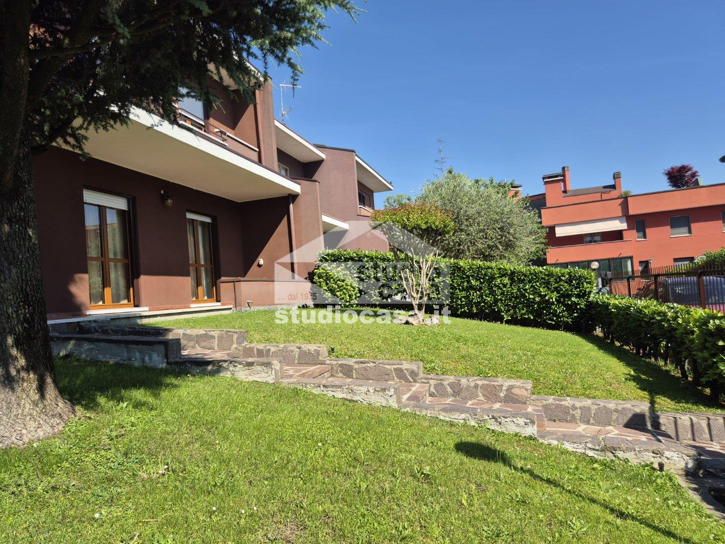 Villa a schiera di testa in vendita a Pieve Emanuele