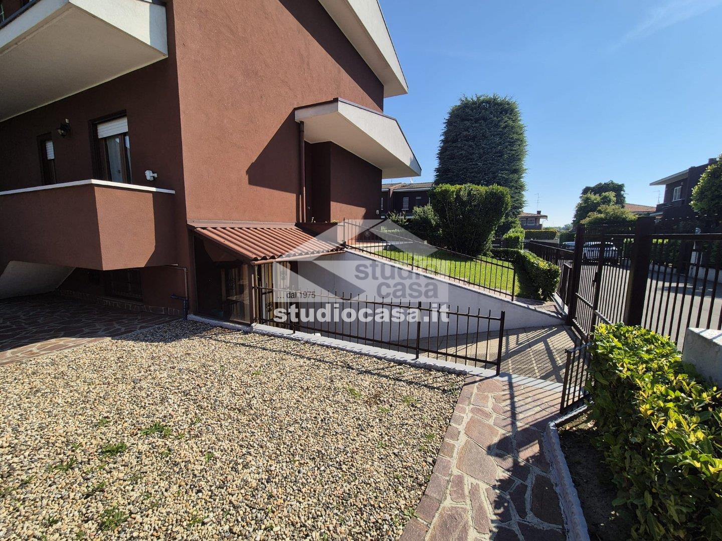 Villa a schiera di testa in vendita a Pieve Emanuele