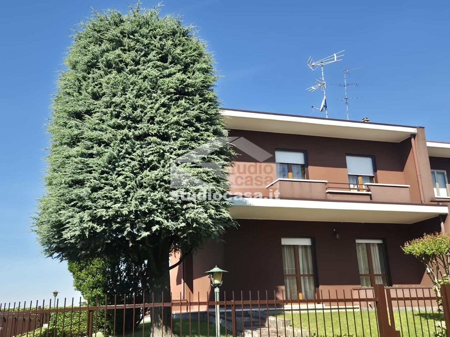 Villa a schiera di testa in vendita a Pieve Emanuele
