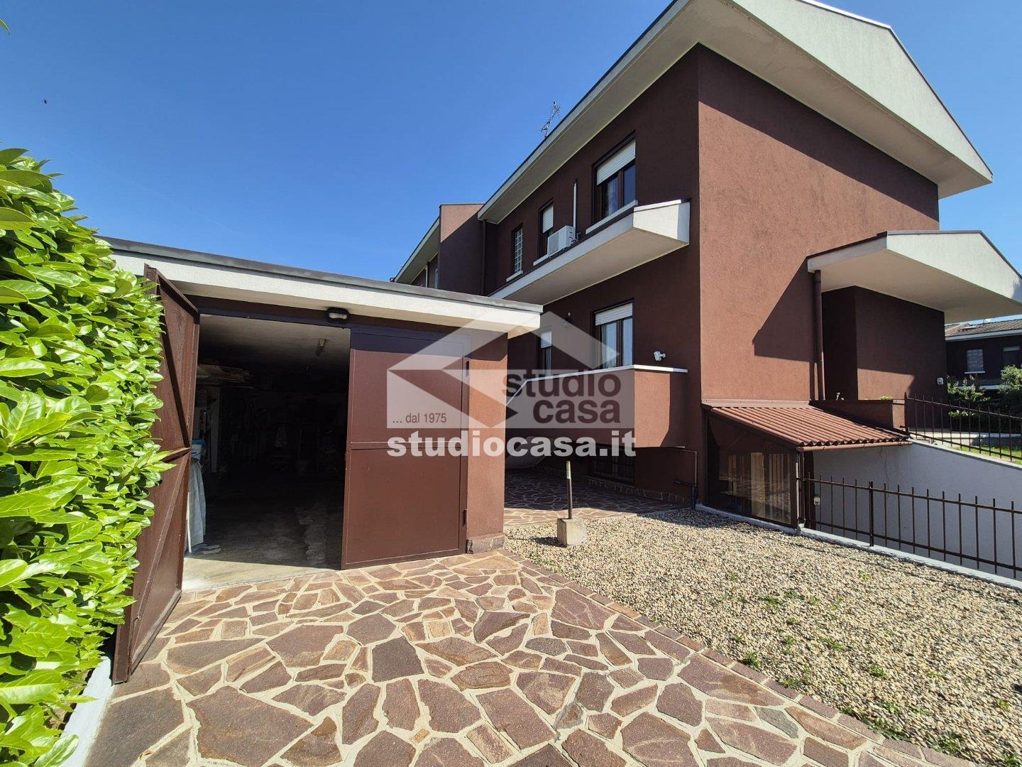 Villa a schiera di testa in vendita a Pieve Emanuele