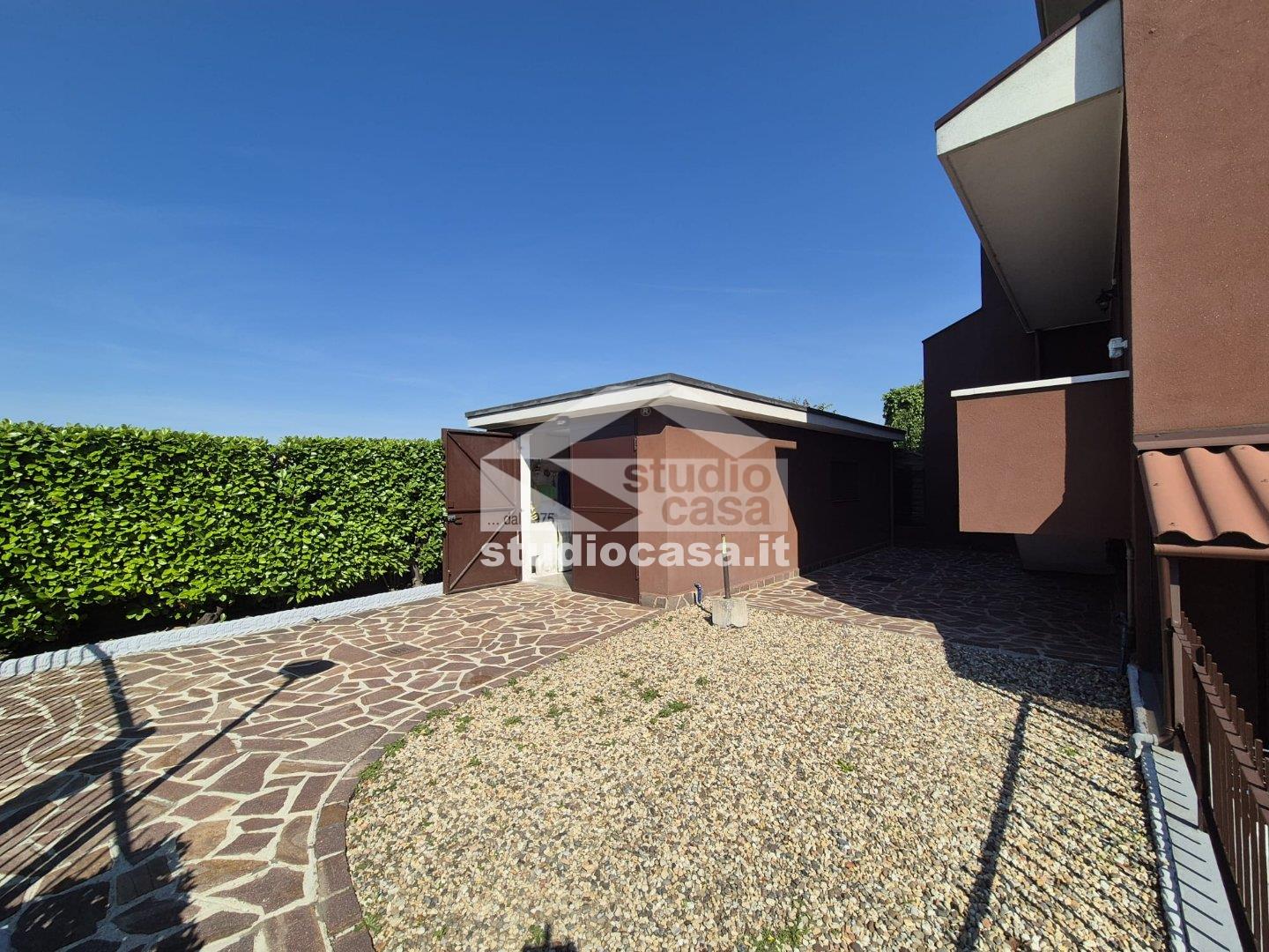 Villa a schiera di testa in vendita a Pieve Emanuele
