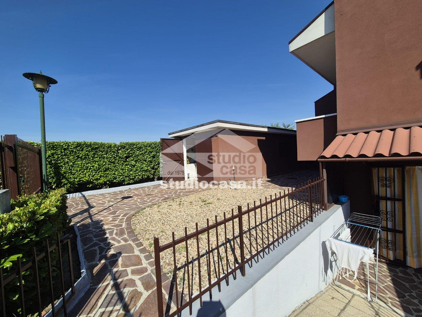 Villa a schiera di testa in vendita a Pieve Emanuele