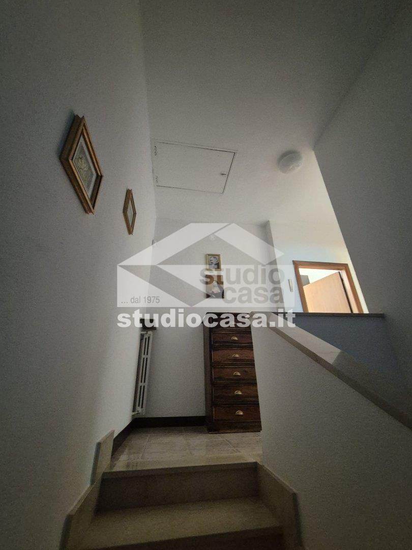 Villa a schiera di testa in vendita a Pieve Emanuele