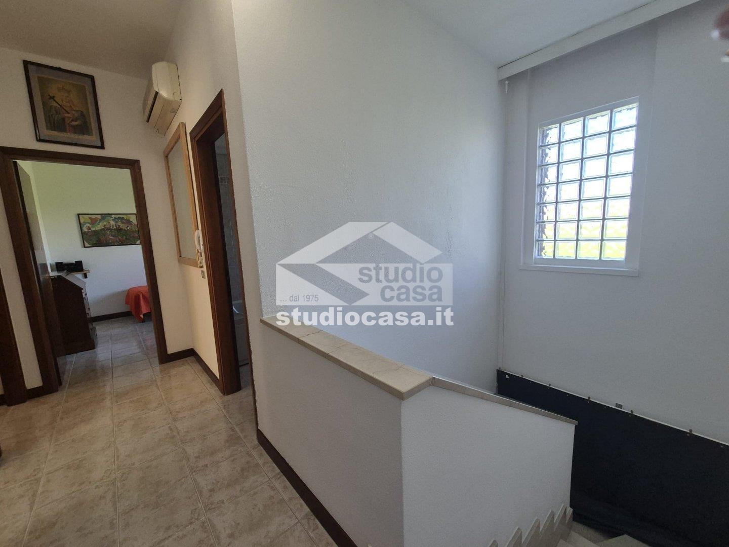 Villa a schiera di testa in vendita a Pieve Emanuele