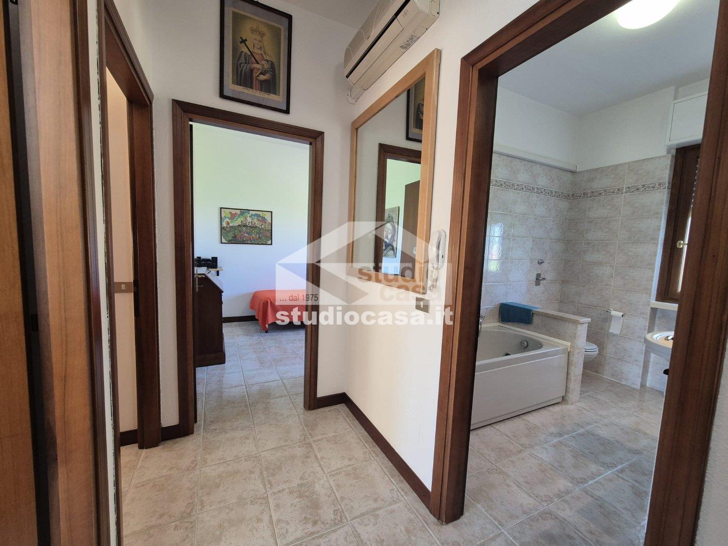 Villa a schiera di testa in vendita a Pieve Emanuele