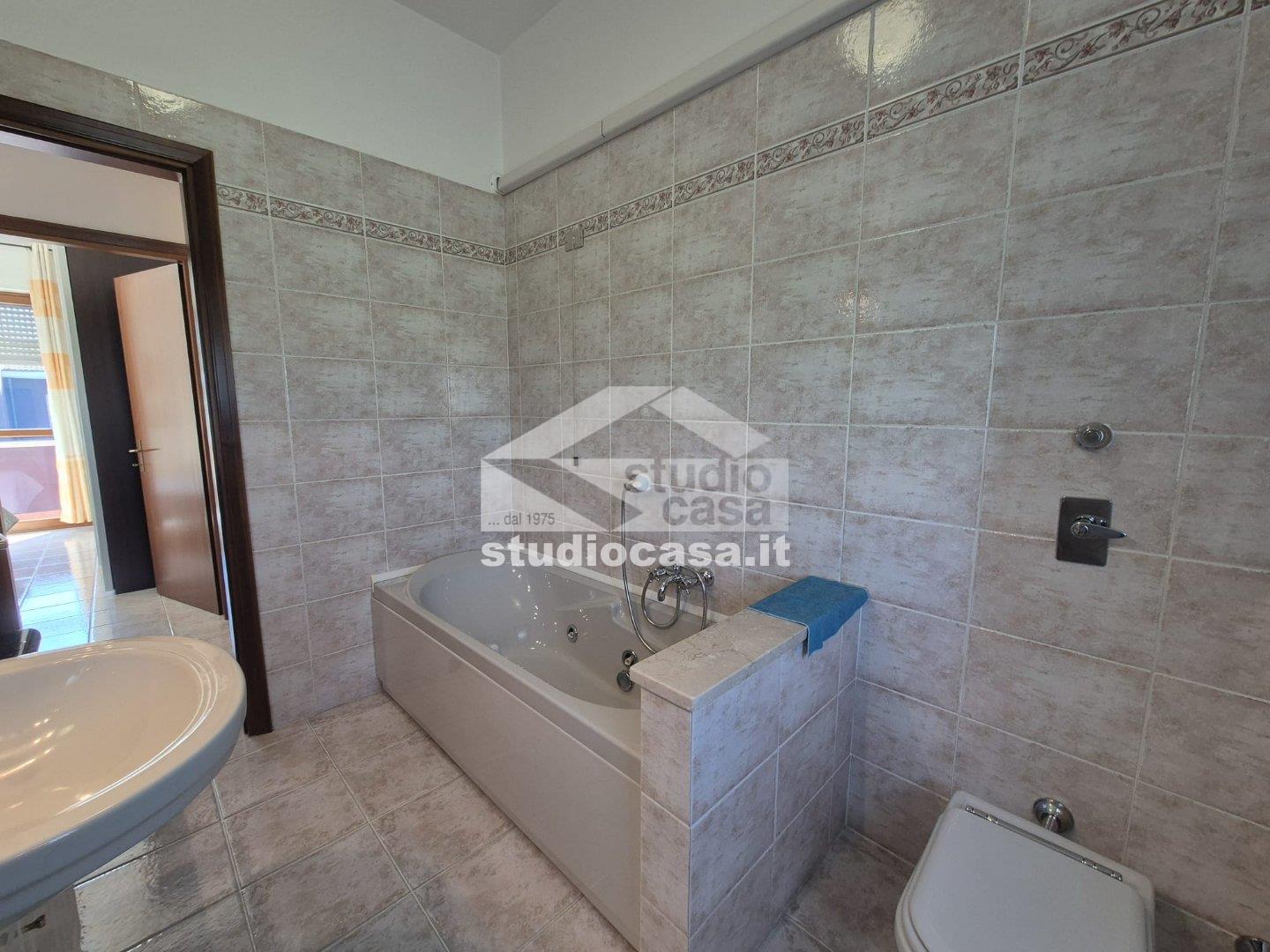 Villa a schiera di testa in vendita a Pieve Emanuele