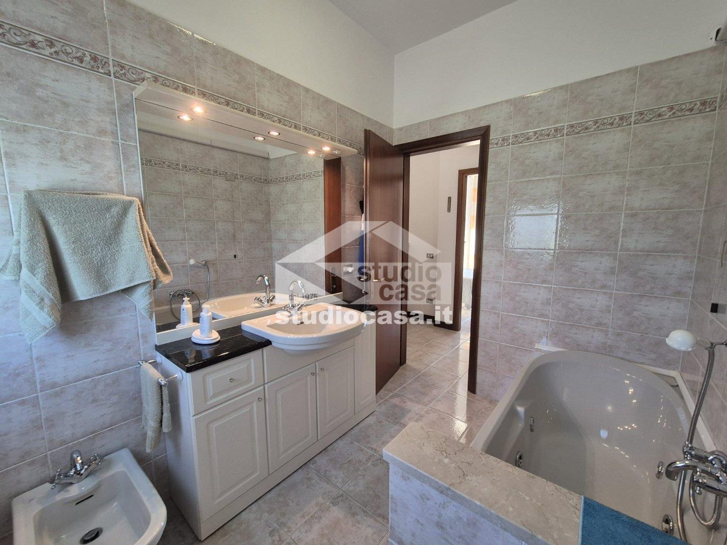 Villa a schiera di testa in vendita a Pieve Emanuele