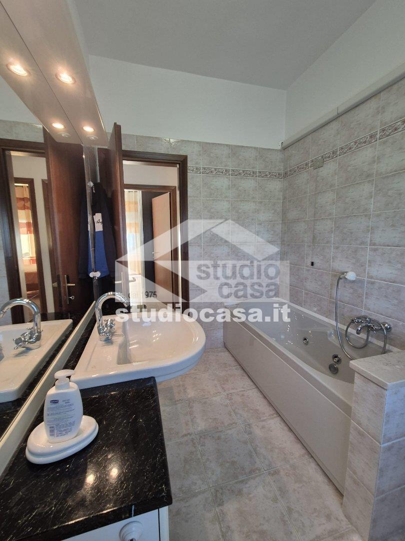 Villa a schiera di testa in vendita a Pieve Emanuele