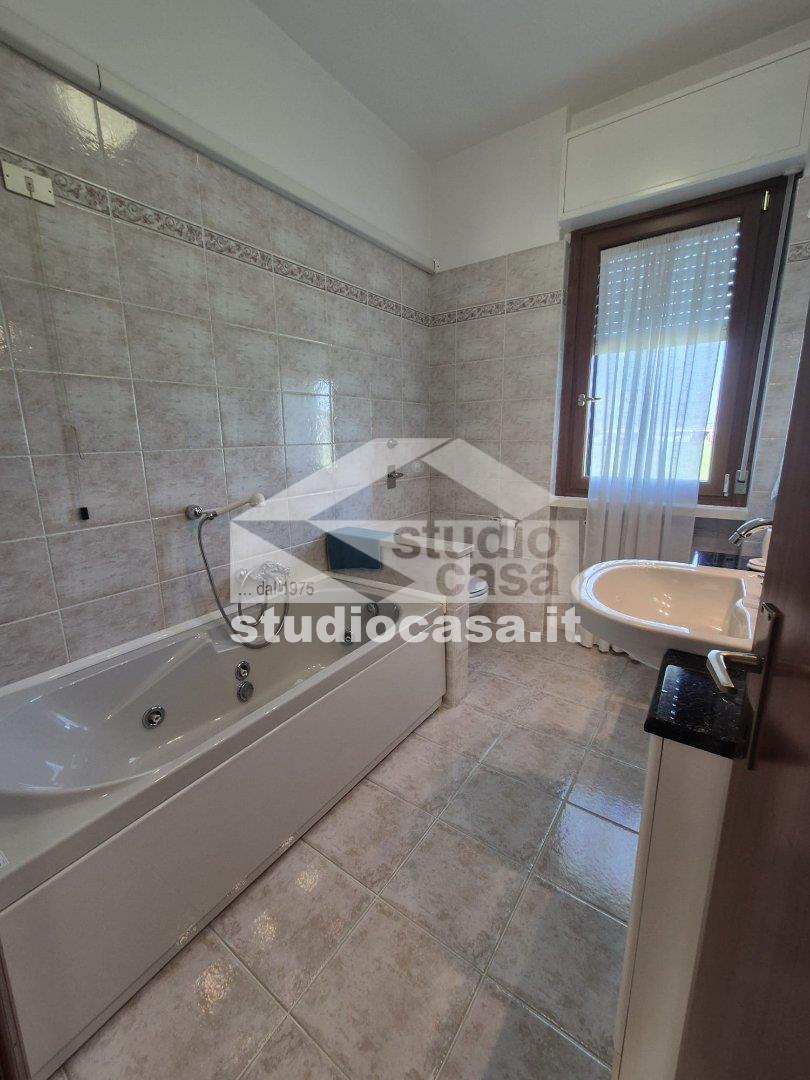 Villa a schiera di testa in vendita a Pieve Emanuele