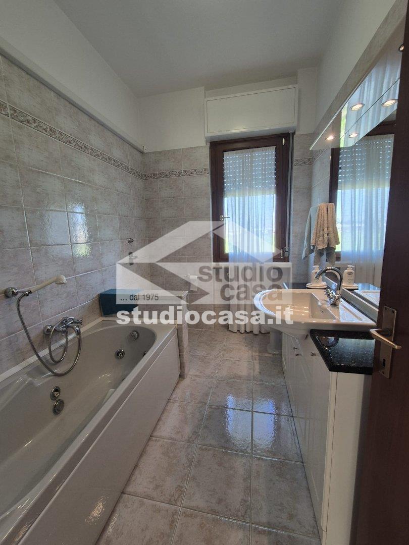Villa a schiera di testa in vendita a Pieve Emanuele