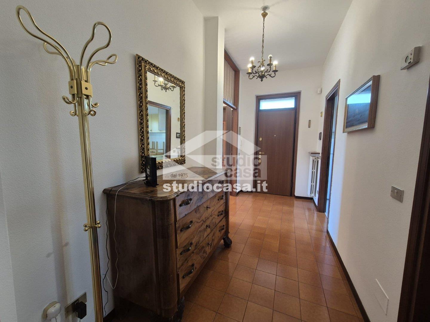 Villa a schiera di testa in vendita a Pieve Emanuele