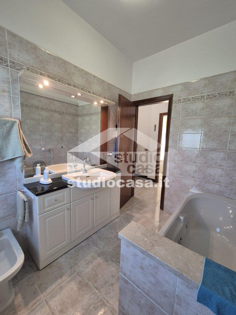 Villa a schiera di testa in vendita a Pieve Emanuele