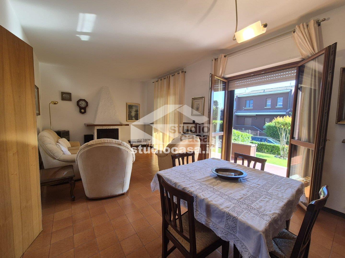 Villa a schiera di testa in vendita a Pieve Emanuele